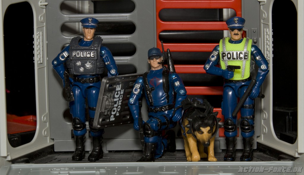 cobra_police01.jpg