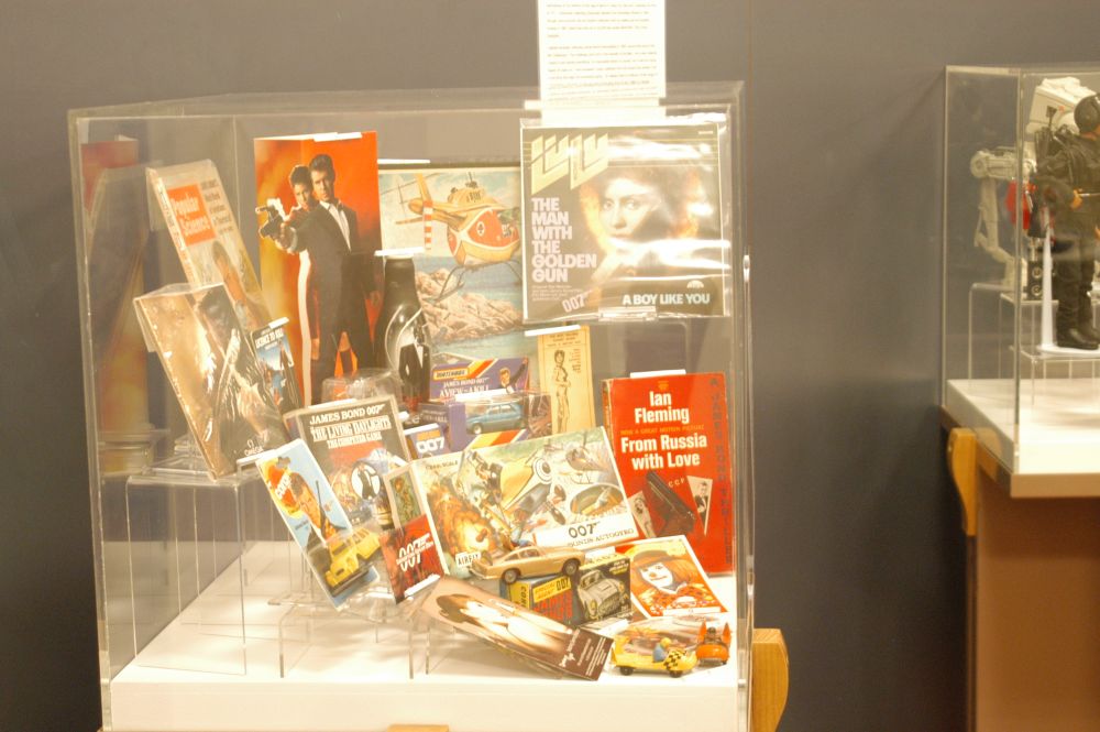 Community Collectors (James Bond 02).JPG