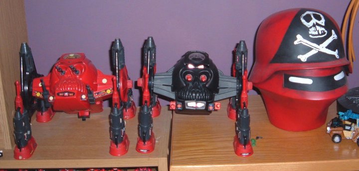 action-force-collection-action-force-display-red-shadow-collection-red-shadow-display-red-shadows-custom-baron-ironblood-custom-red-shadow-helmet.jpg