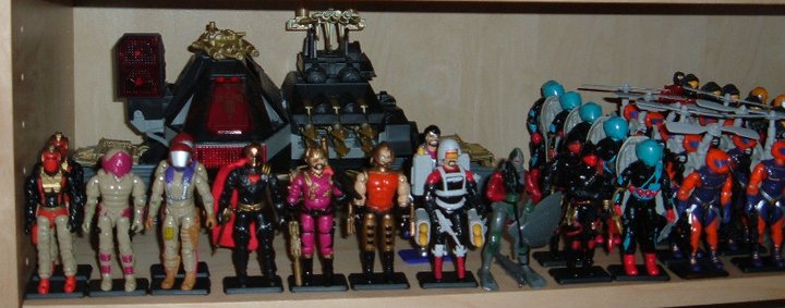 gijoe-collection-g-i-joe-display.g.i.joe-display-iron-grenadiers-destro.jpg