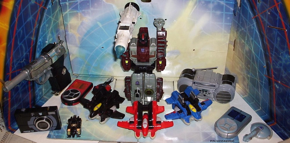 Soundwave keeps his robot mode because &quot;Soundwave superior...&quot;